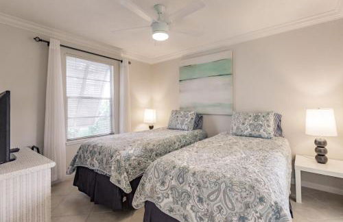 1128 PL Escape to this Pondside Paradise - Foto 9