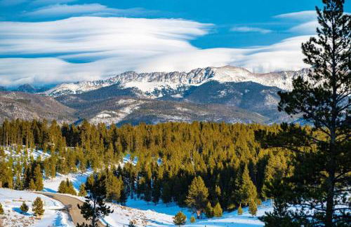 Stunning Mountain Retreat with View and Private Hot Tub - Foto 44