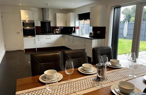 Large 5 Bedroom House Sleeps 10 Ideal for Contractors - Foto 27