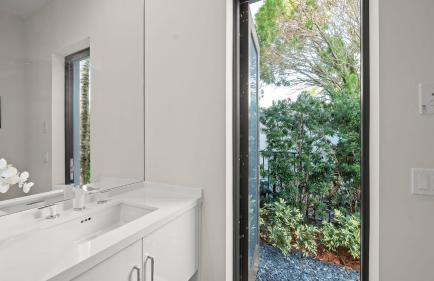 Waterfront Luxury Estate with Private Dock Lighthouse Point - Foto 72