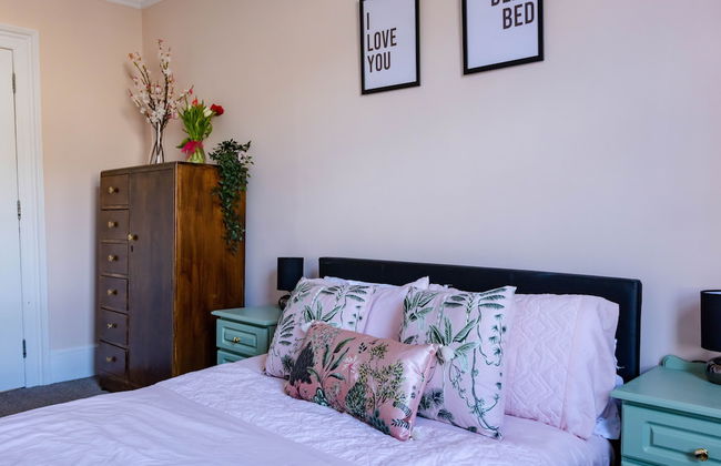 5-bed House With Distant sea Views in Plymouth - Foto 13