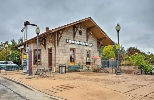 Walk to Dtwn Littleton Updated Pet-Friendly Home - Foto 25