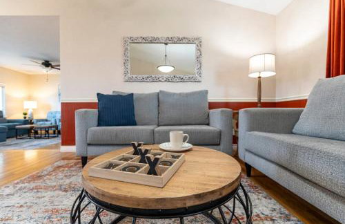 Business in Front and Fun in the Back Pets too - Photo 4