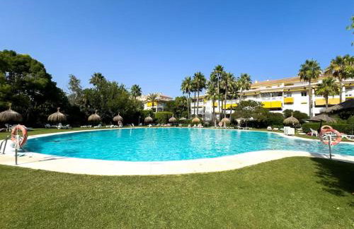 Luxury 3BR Puerto Banus, Pool, Garden, Walk to Marina & Beach - Photo 11