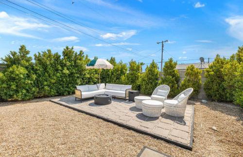 Whimsical Oasis Retreat by Rather Be Properties - Foto 32