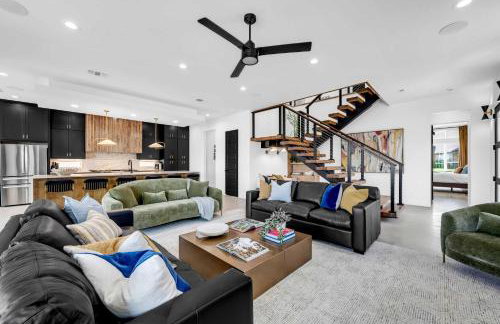 Lakefront Stay for 16 with Pool Dock & Game Room - Foto 15