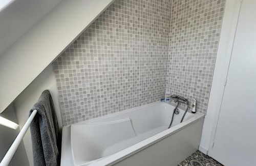 Villa moderne au calme, terrasse, jardin clos, à 500m de la plage de Kairon, proche commerces et loisirs - FR-1-361-372 - Photo 25