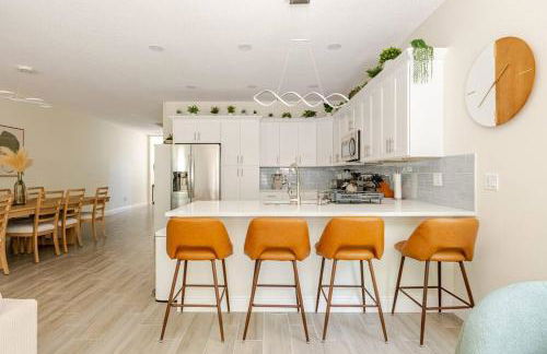 4 Bedroom 3 Full Bath Boho Oasis Saltwater Pool Near Downtown, North of Hyde Park Sleeps 12 Pets OK - Foto 13