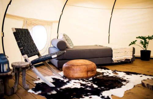 Beautifully Furnished Bell Tent Rental for a Vacation in Elgin, Texas - Foto 2