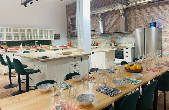 Clase de cocina vasca inmersiva para grupos pequeños en Bilbao con barra libre - Foto 10