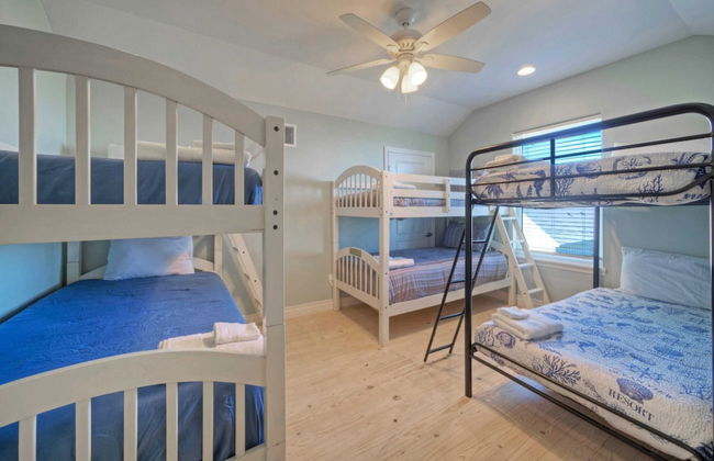 Sleeps 26 2 Homes w/ Waterfront Pool + Boat Dock Laguna Village Escape - Foto 25