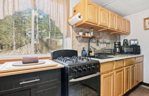 Pocono cabin with hot tub and private pool at Shawnee Mtn - Foto 43