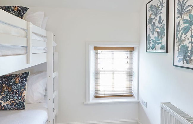 Host Stay Dunsley Chapel - Photo 16