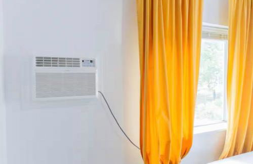 Bright 1-Bedroom Loft in Converted Garage with Private Entrance - Foto 12