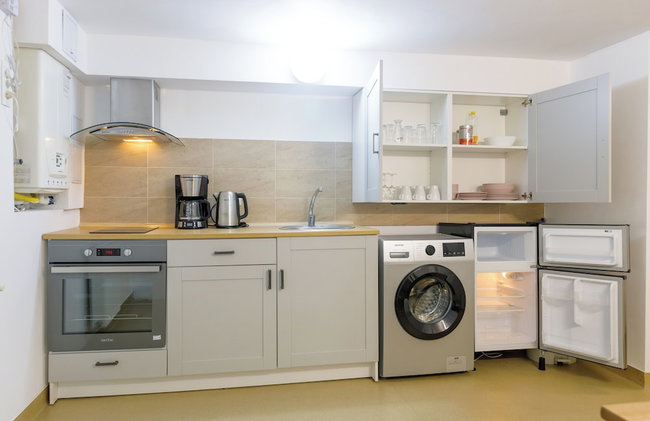 Modern Apartment - Photo 32