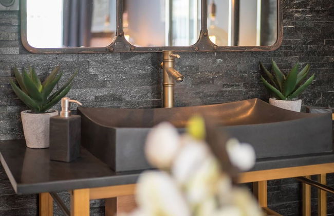 Miss Eiffel Tower - Photo 8