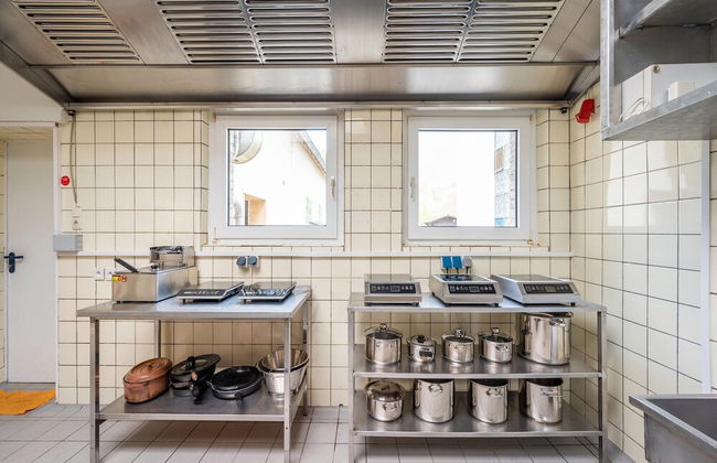 Grosse Gruppenunterkunft im Nationalpark Eifel mit Bar und Terrasse - Foto 24