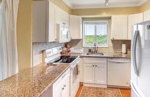 half Mi to Jupiter Beach Penthouse Condo with Views - Photo 10