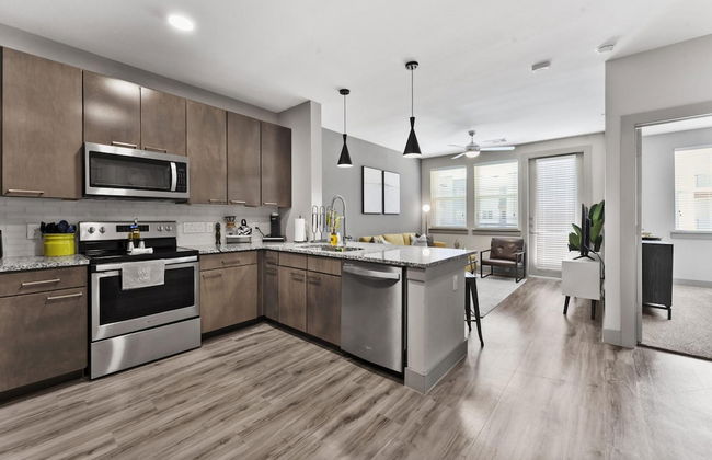 Elegant 1BR King Suite Close to DT w Fast Wifi - Foto 3