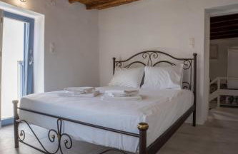 Traditional White House - Photo 9