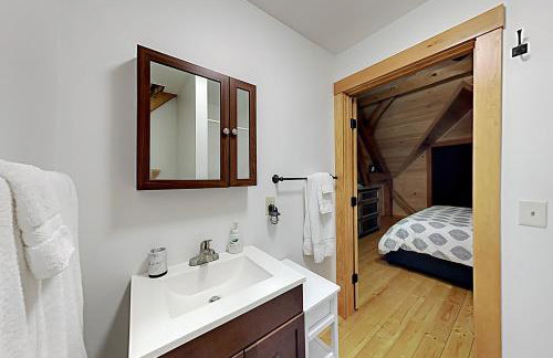 The Lazy Lumberjack Cottages - Photo 26