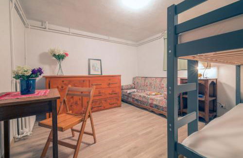 MontBlanc Alpine Ski & Sauna Retreat - Happy Rentals - Photo 26