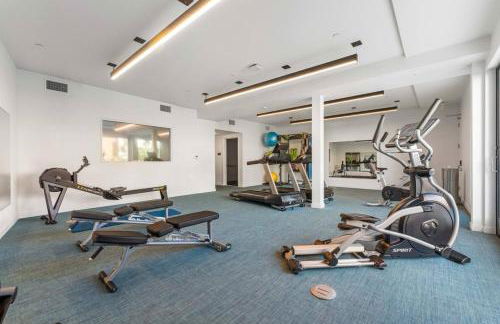 Spacious 1-Bedroom Gem with Downtown LA Views - Foto 23