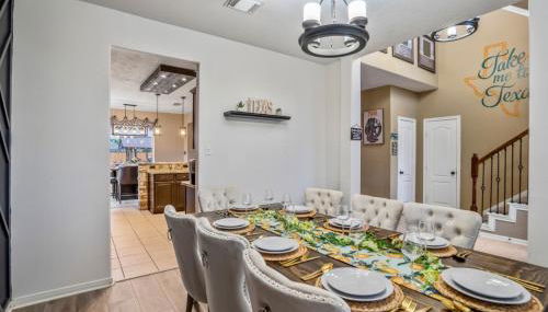 Tropical Escape Pool Jacuzzi Bar in Alvin TX - Photo 4