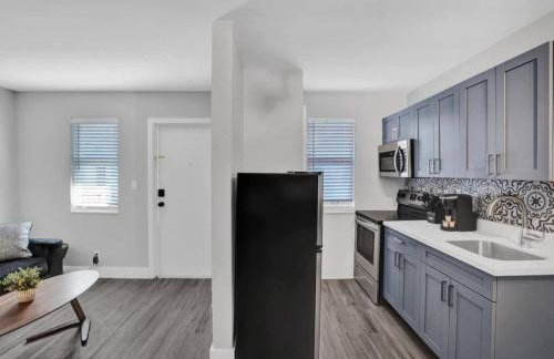 Rustic Retreats Beachy 1BR for 4 guests in the heart of Fort Lauderdale - Foto 5