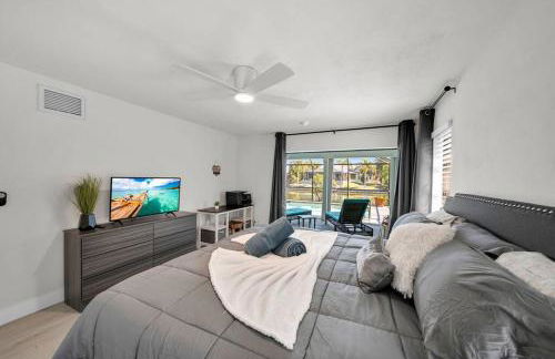 Relax & Play! 3BR Pool Home in Cape Coral - Pet-Friendly with Game Room - Foto 8