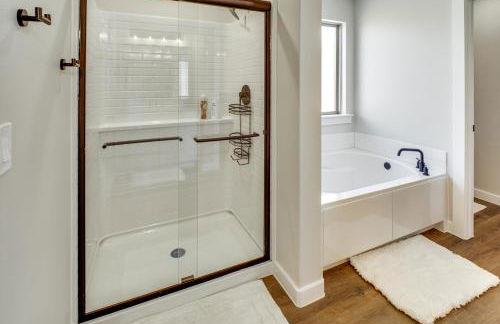 8 Mi to TTU! Pet-Friendly Home with Patio and Yard - Foto 14