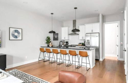 Side-by-Side Homes with Hot Tubs - Sleeps Over 20 Guests - Photo 7