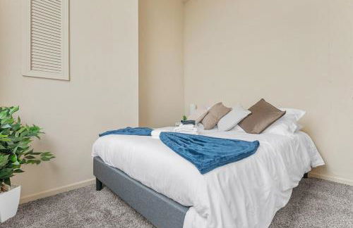 Downtown Gym Sauna Parking Pet Friendly - Photo 4