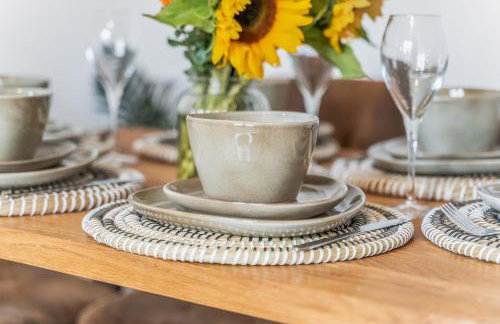 Stylish 4Bed Executive Stay WiFi and Parking - Photo 3