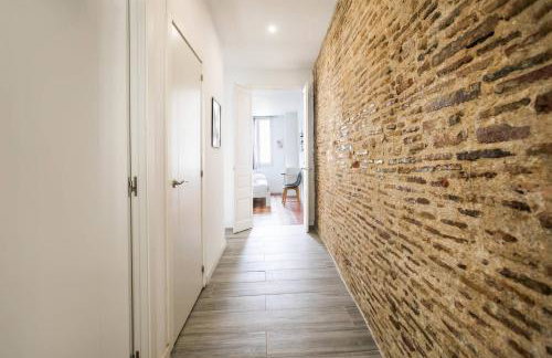 31ARA1092- Newly Refurbished 2BR Flat in the Gothi - Photo 24