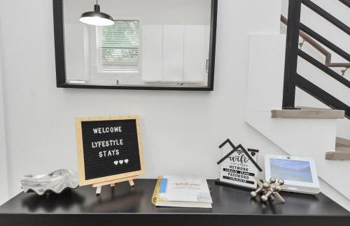 Stylish & Spacious 3BR Gem With Hot tub Near Downtown - Foto 54