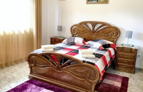 Charming House in Cortiçada with Balcony and Mountain View - Foto 10