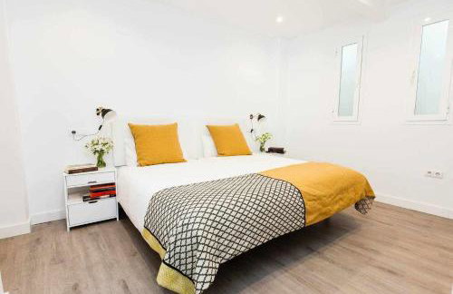 ISG Apartments Downtown family haven Free parking spot - Foto 11