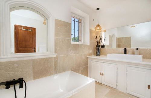 Villa Silia in the Gulf of Saint-Tropez in a natural setting - Foto 20