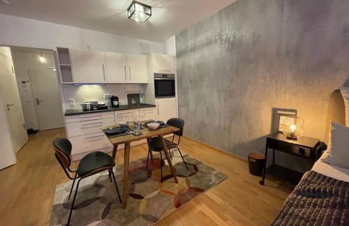 Studio Stevie Nicks I Workplace I 24in Screen I Kitchen I PS4 - Foto 7