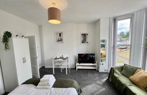 THE SPRINGFIELD SUITE - ONE BEDROOM APARTMENT - KIDDERMINSTER CENTRAL - SLEEPS 3 GUESTS - PARKING INCLUDED - WEST MIDLANDS SAFARI PARK LOCATIOn - Foto 20