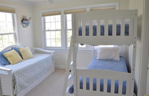 Wifi, Decks, Rooftop Deck, Beach Badges, Beach Chairs, Ocean Side Reverse Living Home Only Third 3Rd From The Beach Brant Beach, 12578 - Foto 4