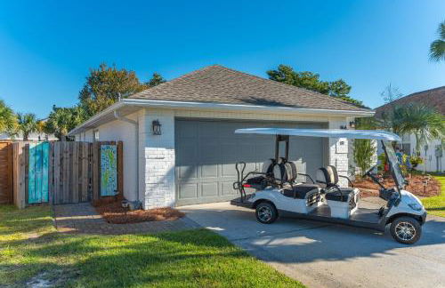 Beautiful Pet Friendly Home! Tropical Pool, Optional Golf Cart & Pool Heat, Minutes to Beach - Foto 47