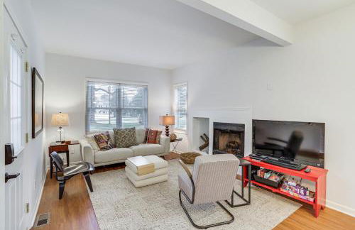 Walk to Lake Michigan - South Haven Condo! - Foto 1