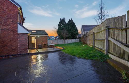 Spacious Modern 4BR Home 2 Luxury Bathrooms Private Parking Near M54, M6, JLR & WV1 - Foto 32