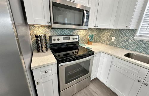 Beachfront 4BR - Tiki Bar, Yard Games, Pet-Friendly - Foto 17