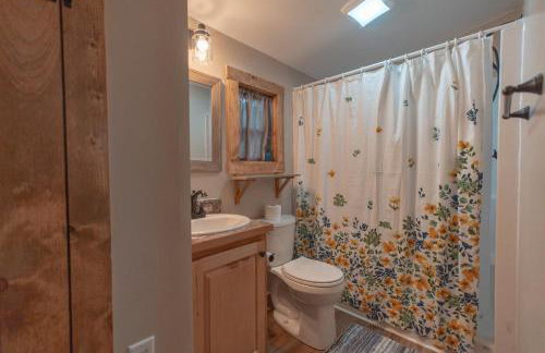 Hideaway Tiny Cabin, Hot Tub, View, Firepit - Foto 7