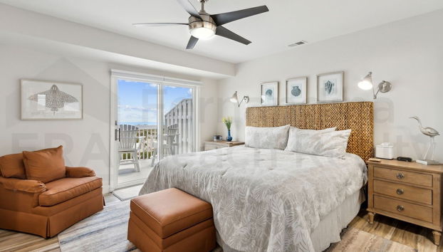 Oceanside Townhouse with Ocean View and Access to the Deck by RedAwning - Foto 2, Habitación