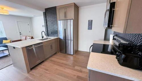 Gorgeous Move in Ready 2 BR Duplex - Photo 3