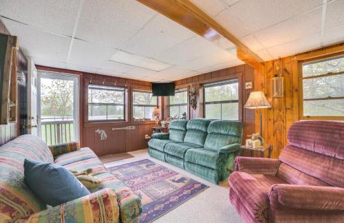 Cozy Onaway Vacation Rental with Deck and Fire Pit! - Foto 6